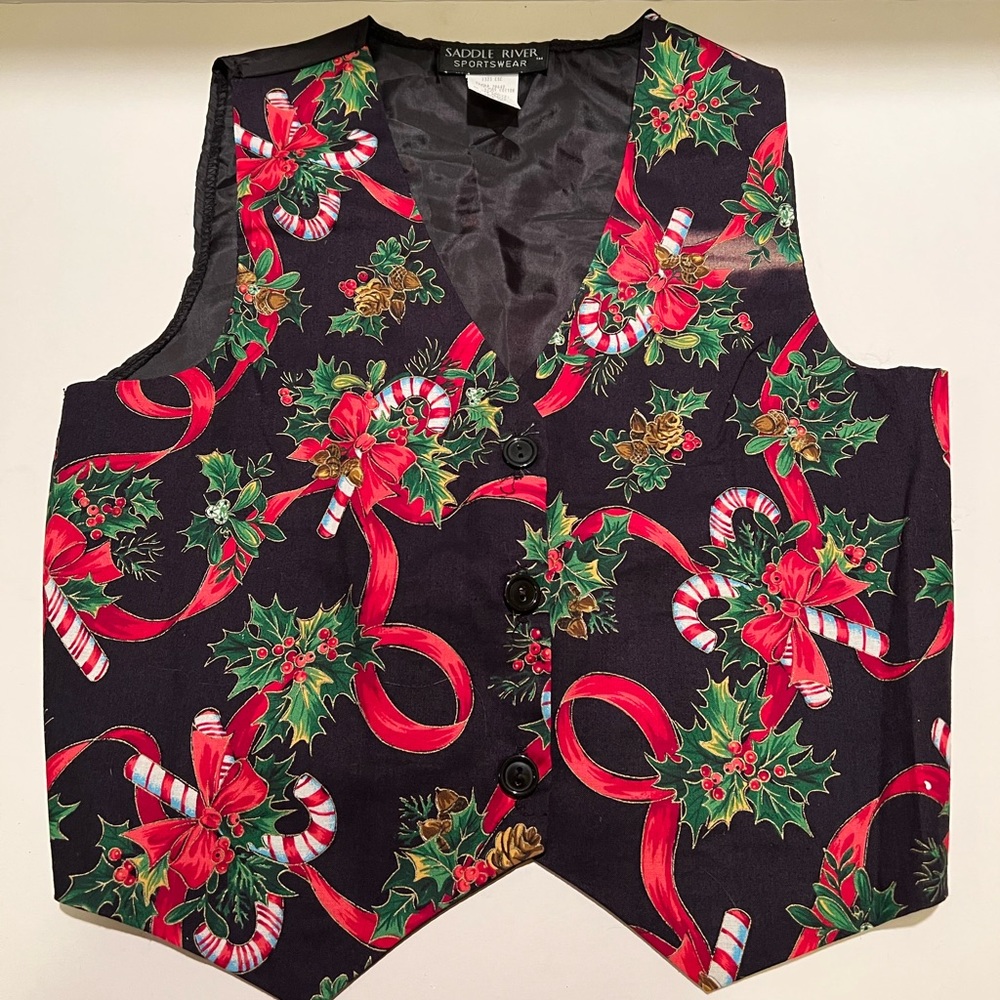 KID’S SADDLE RIVER SPORTSWEAR CHRISTMAS VEST.